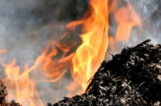 Чем опасен горящий мусор?